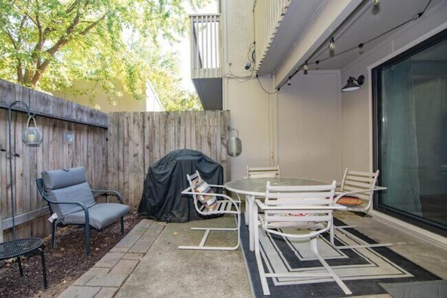Building Photo - 1309 Maple Leaf Ct