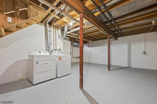 Building Photo - 52 Arthurs Ct