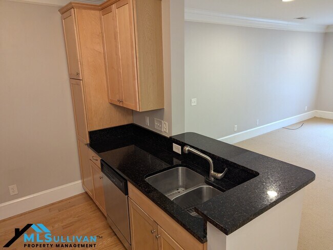 Building Photo - 401 Finsbury St