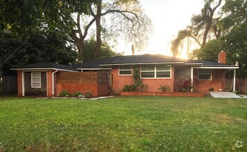 Building Photo - 3 Bed / 2 Bath in Charming Lakewood Neighb...