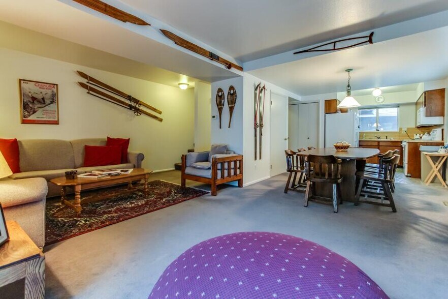 Building Photo - 3298 E Fort Union Blvd