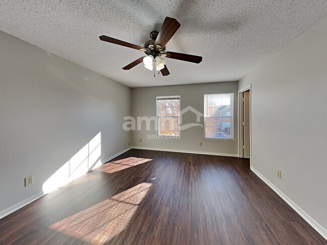 Building Photo - 1344 Ellington Dr