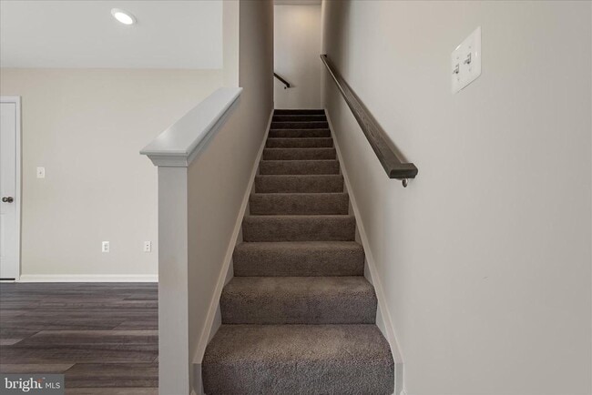 Building Photo - 403 18th Ave