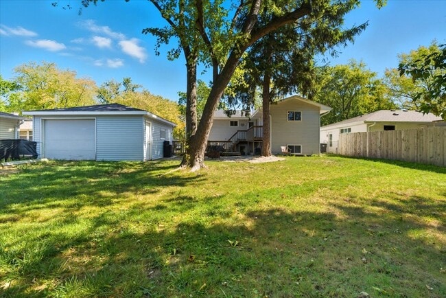 Building Photo - 830 Russell Ave