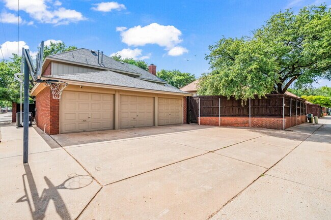 Building Photo - 8707 Savannah Ave