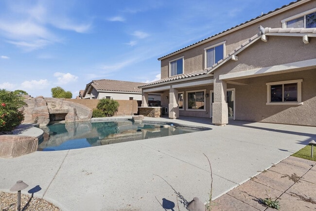 Building Photo - 16809 W Magnolia St