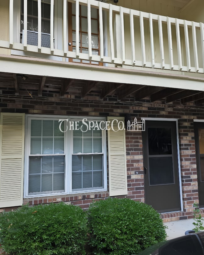 Building Photo - "Charming 2-Bed Townhouse Retreat on Fleming Road – Spacious Comfort in Charleston!"