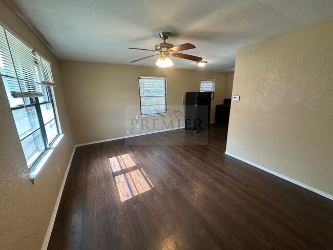Building Photo - 4818 Woodend Ave