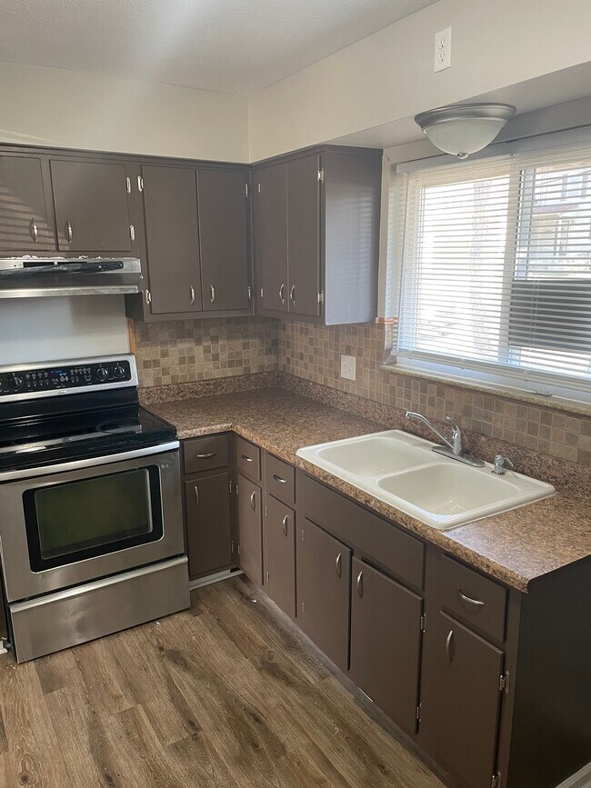 Building Photo - 1618 Maxen Dr