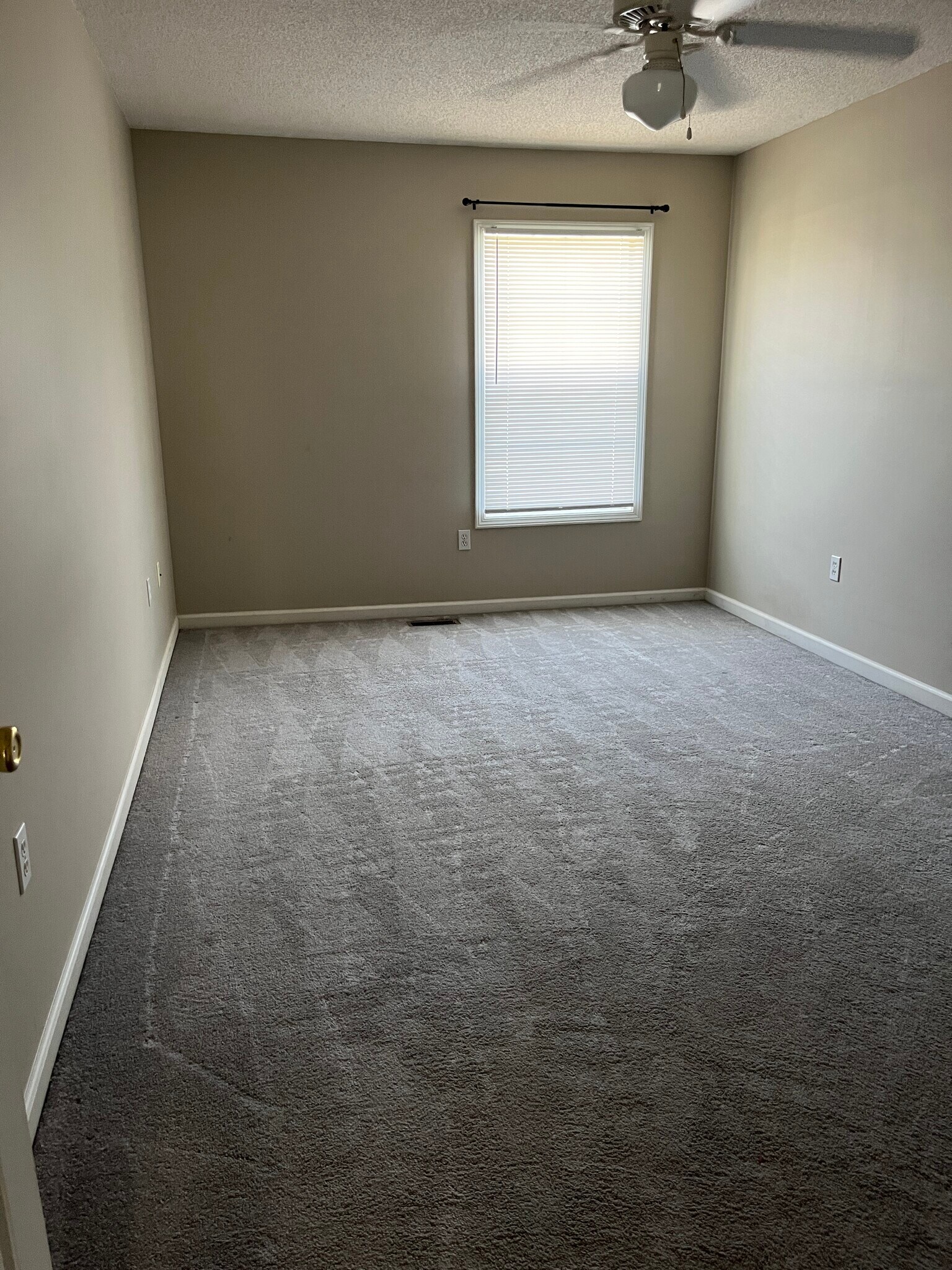 Building Photo - 127 S Spring View Dr