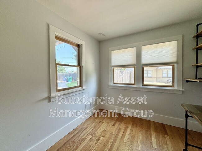 Building Photo - 711 NW 26th St