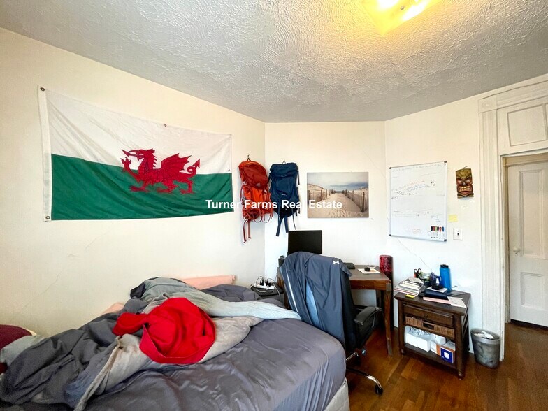 Building Photo - 59 Cedar St