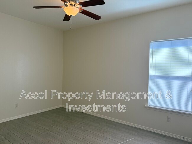 Building Photo - 209 Teak Dr