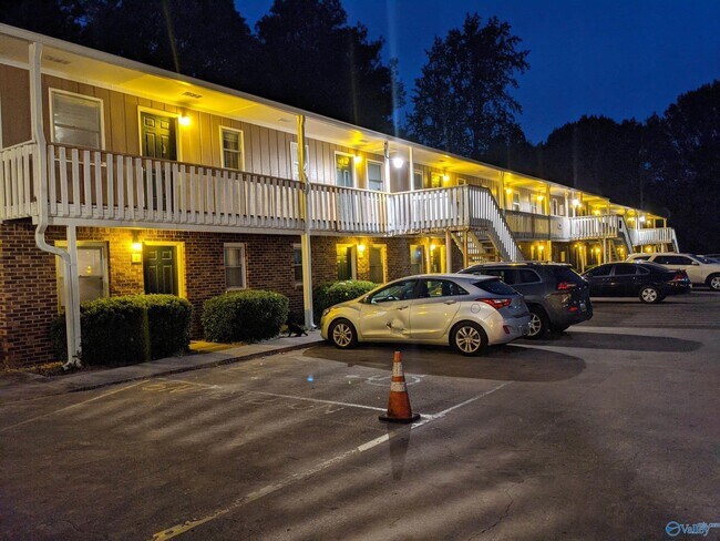 Building Photo - 3913 Talwell Dr SW