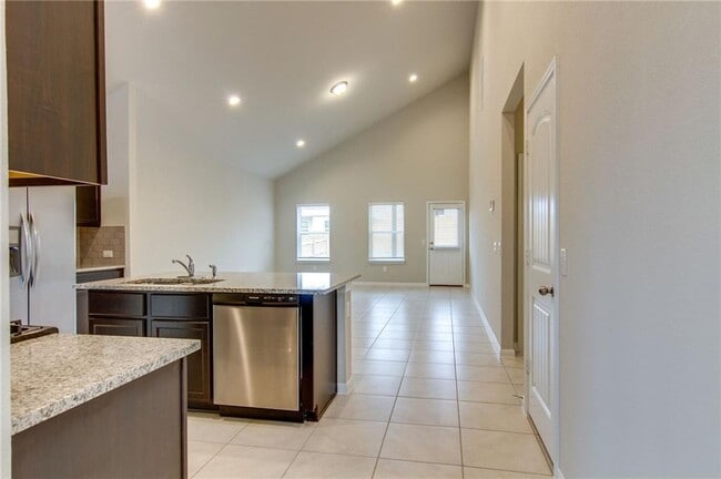 Building Photo - 6916 Ranchito Dr