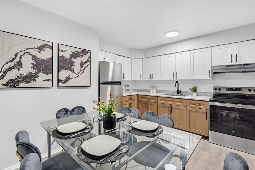 Interior Photo - Townbank Manor