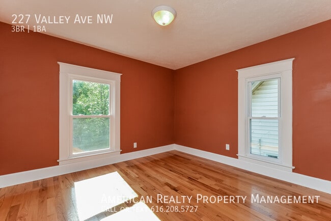 Building Photo - 227 Valley Ave NW