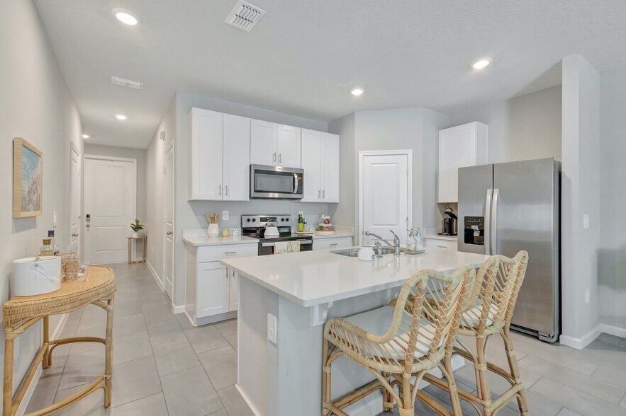 Building Photo - 396 SE Sea Hunt Way