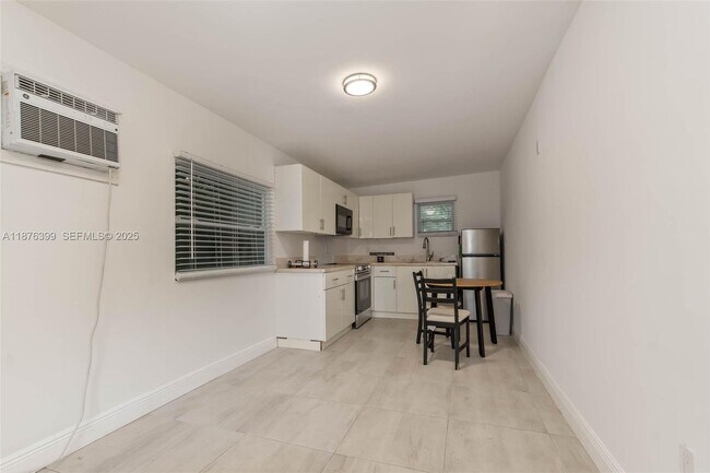 Building Photo - 259 NE 56th St