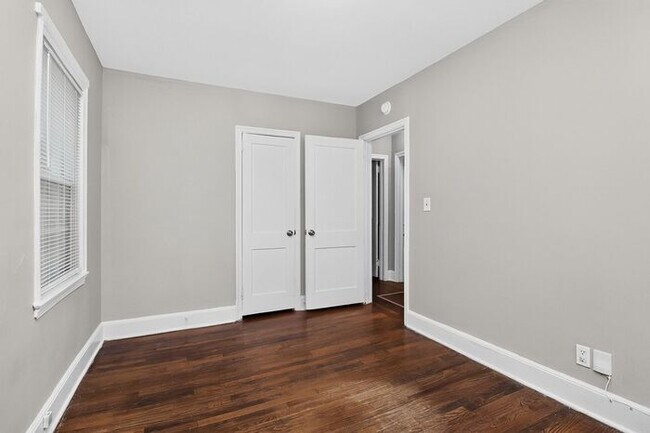 Building Photo - Charming 2BD/1BA Brick Duplex in NoDa!