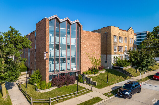 Building Photo - Golden Eagle Flats