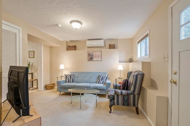 Building Photo - Studio style one bedroom in SW with all Ut...
