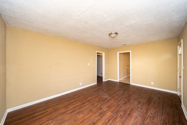 Building Photo - 213 Pine St