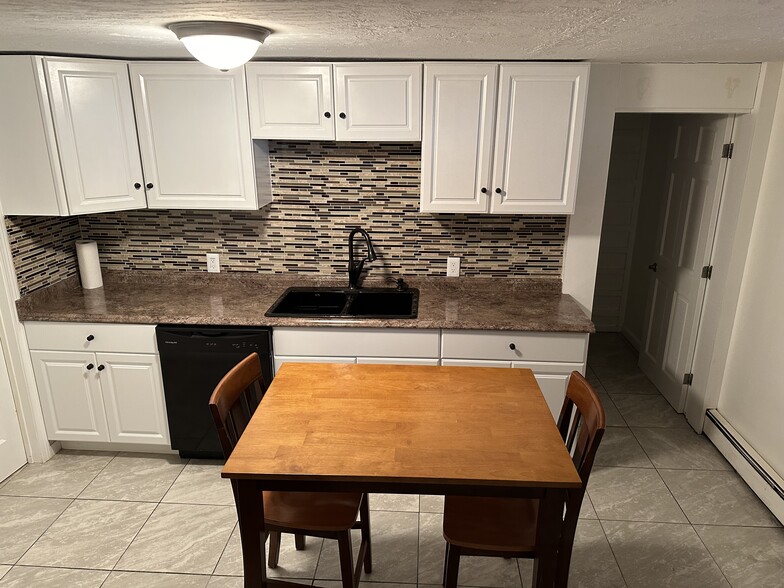 Building Photo - 7 Church St