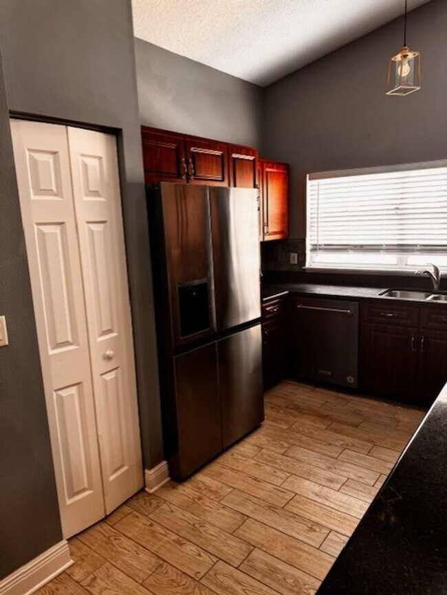 Building Photo - 2519 Southern Oak Cir