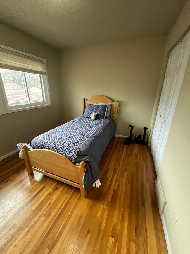 Building Photo - 429 W Eagle Lake Dr