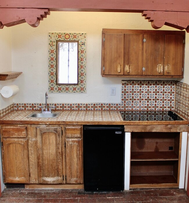 Talavera Style - 307 Stanford Dr SE