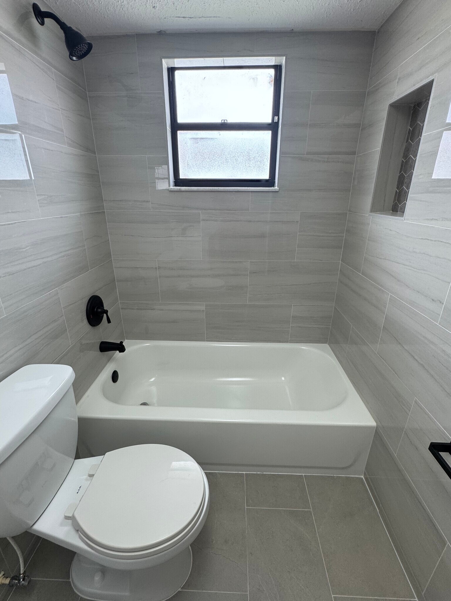 NEW!! Remodeled Guest Bathroom - 3633 Country Club Blvd
