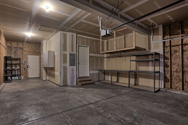 Building Photo - 4 Bedroom Home in East Windsor