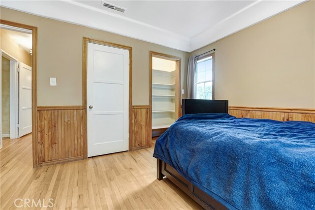 Building Photo - 10915 White Oak Ave