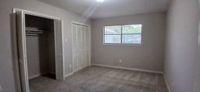 Building Photo - Beautiful 7 beds 3 baths in Ryanwood!