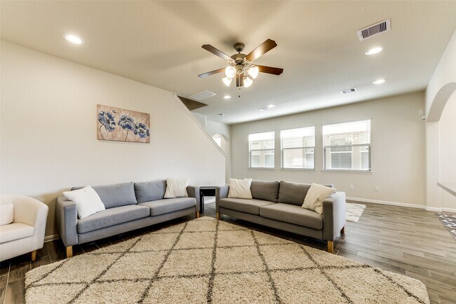 Building Photo - 8407 Hawthorn Vly Ln