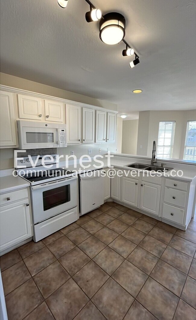 Building Photo - 14 Fawn Ln