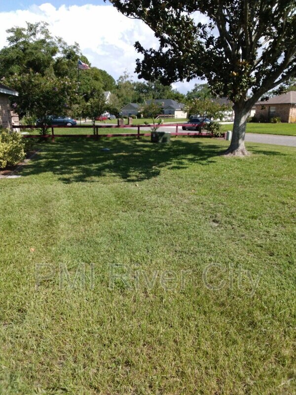 Building Photo - 2320 Locustwood Ct
