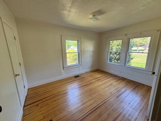 Building Photo - 3/1.5 House in Shelby, NC