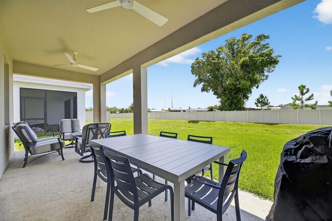 Building Photo - 4 Bedroom / 2 Bath House