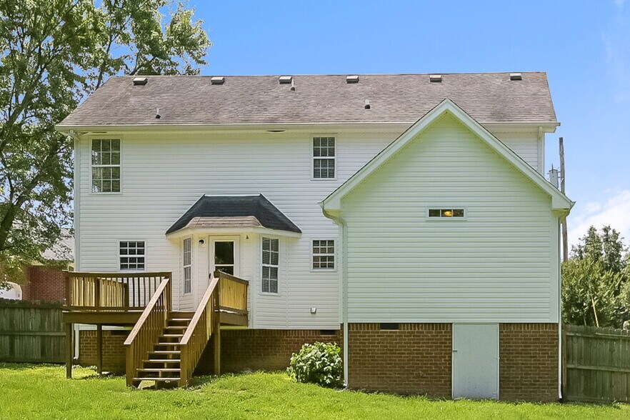 Building Photo - 704 Parrish Point
