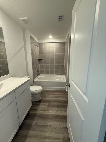 Building Photo - 1002 Moon Drop Ln