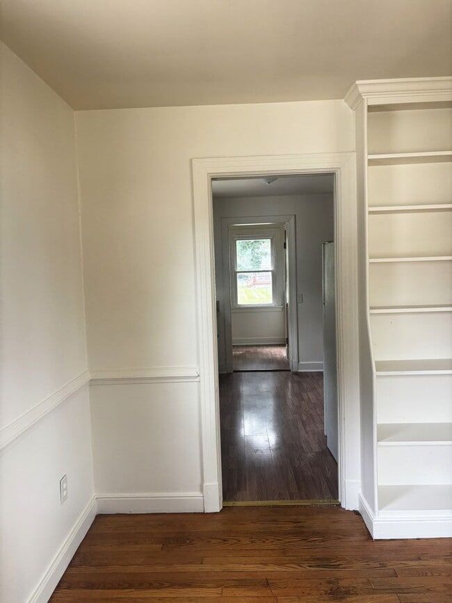 Building Photo - 3 Bedroom / North Avenue, 23222