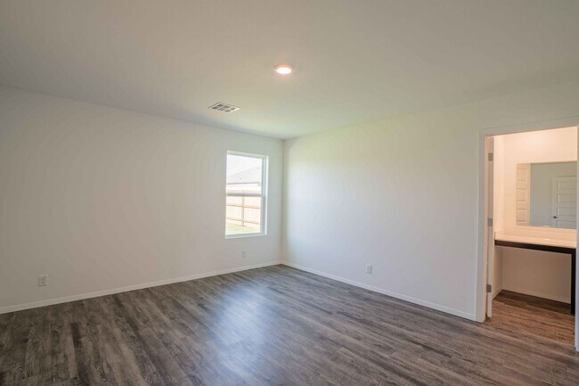 Building Photo - 2922 S 13th Ct
