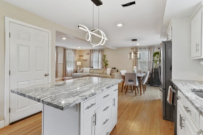 Building Photo - 253 Porter Ave