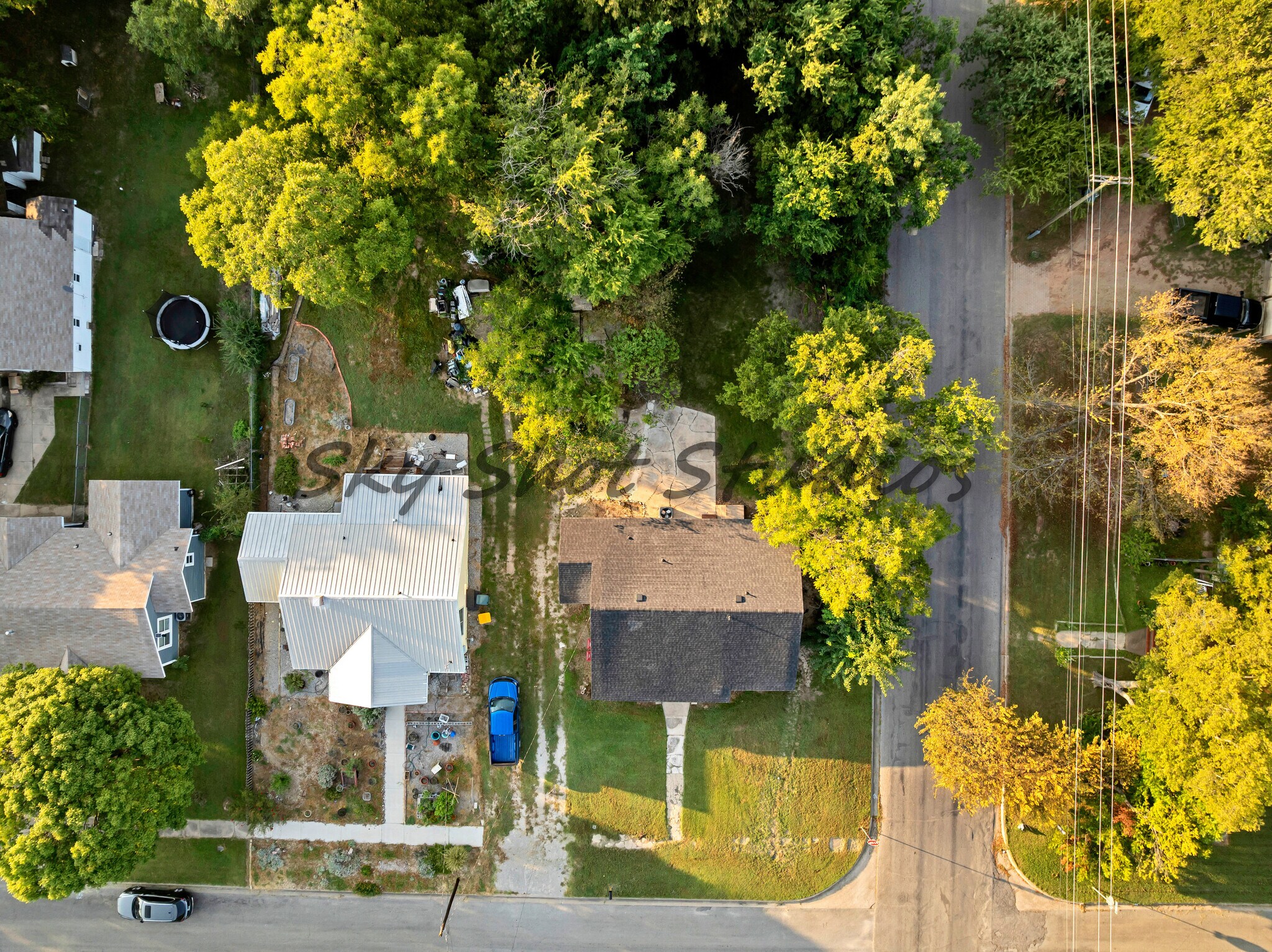 Building Photo - 326 W Rainey St