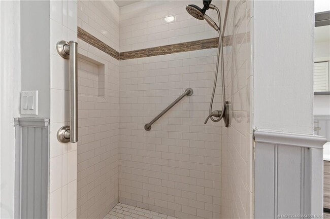 Building Photo - 530 S Manor Dr