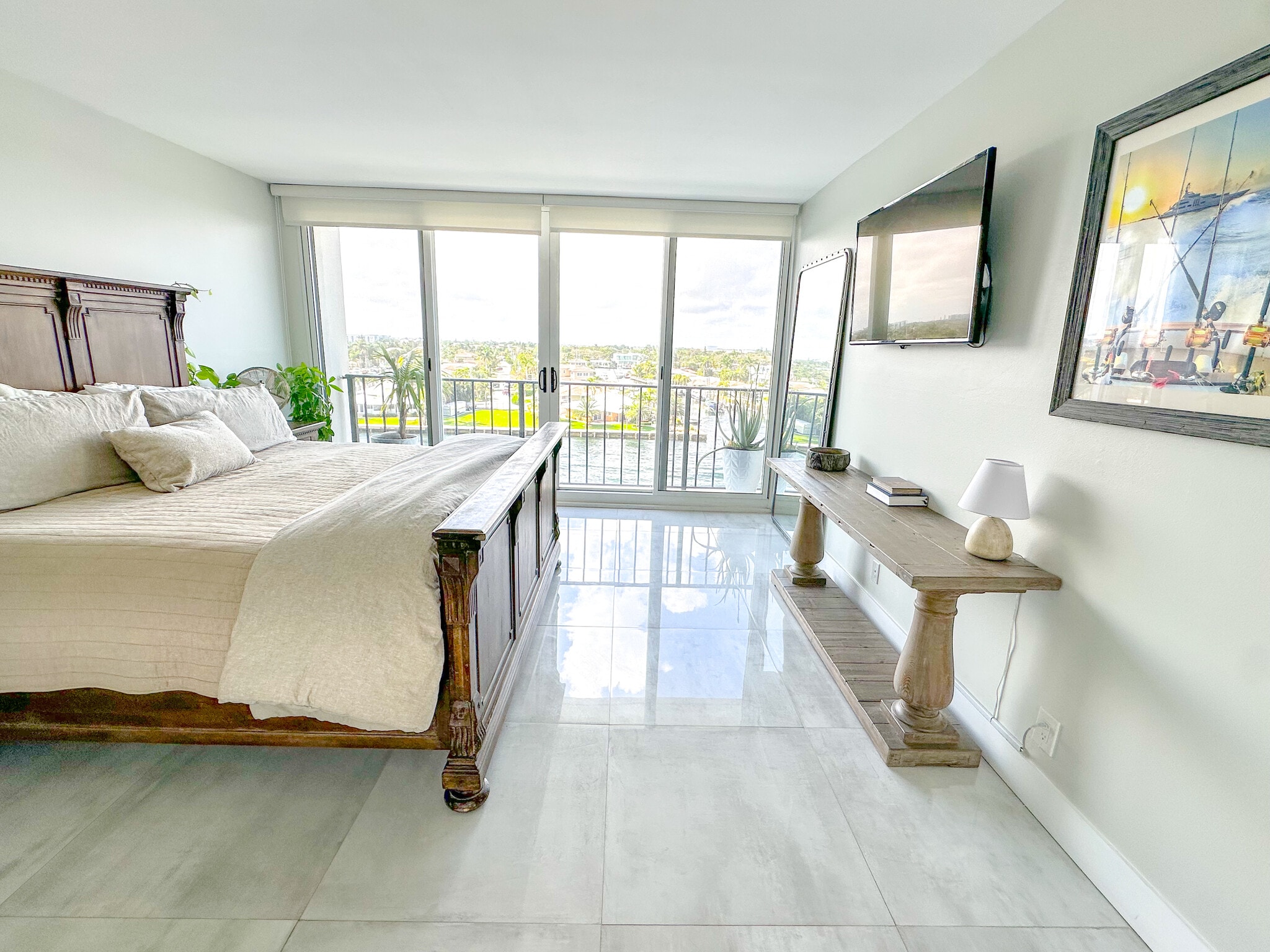 Master Bedroom w/ overhang - 521 N Riverside Dr