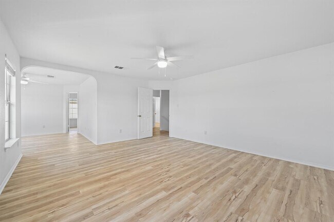 Building Photo - 2412 Regal Park Ln