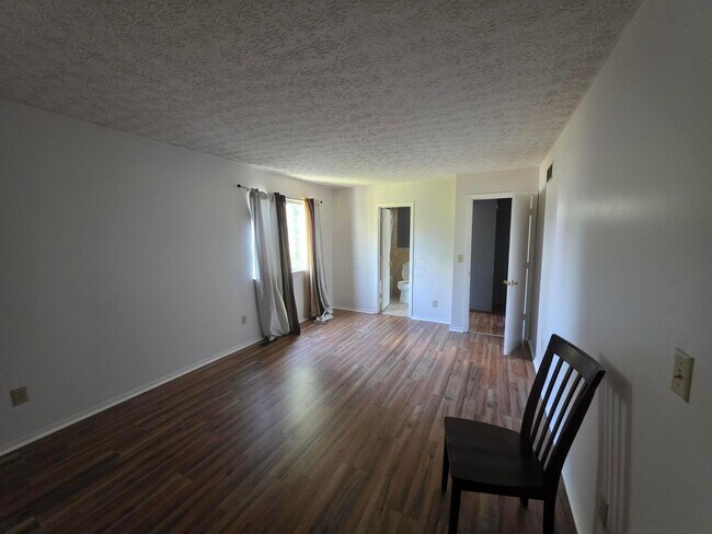 Building Photo - 7006 Finchley Dr